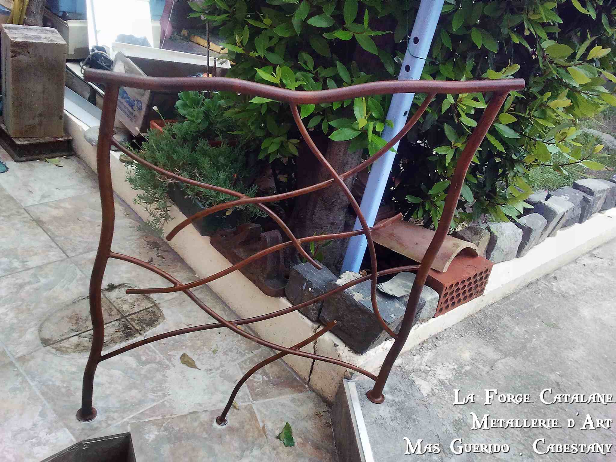 Rampant lisses entremelees effet tordu forge catalane 2.jpg